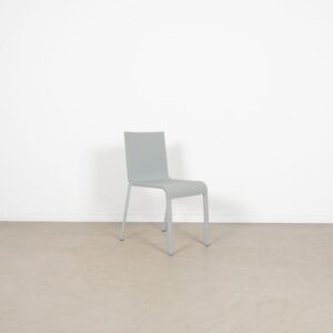 Vitra .03 Stoel Lichtgrijs Kunststof (Stapelbaar) - Gepoedercoat Zilver