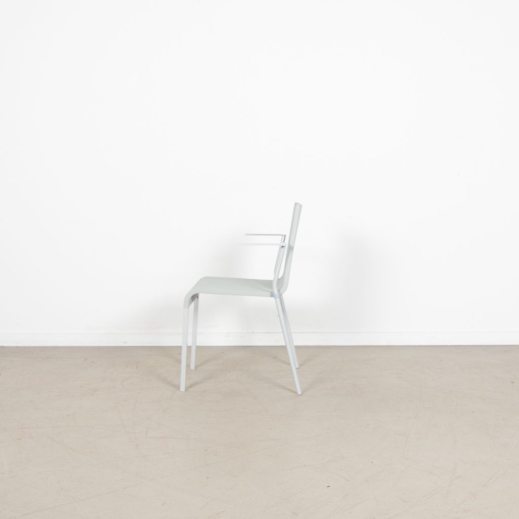 Vitra .03 Stoel Lichtgrijs Kunststof (Stapelbaar) - Gepoedercoat Zilver - Image 4