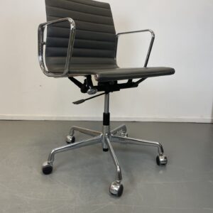 Vitra Eames EA 117 Bureaustoel Bruin Leer - Aluminium