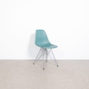 Vitra Eames DSR Stoel Lichtblauw Kunststof - Chroom