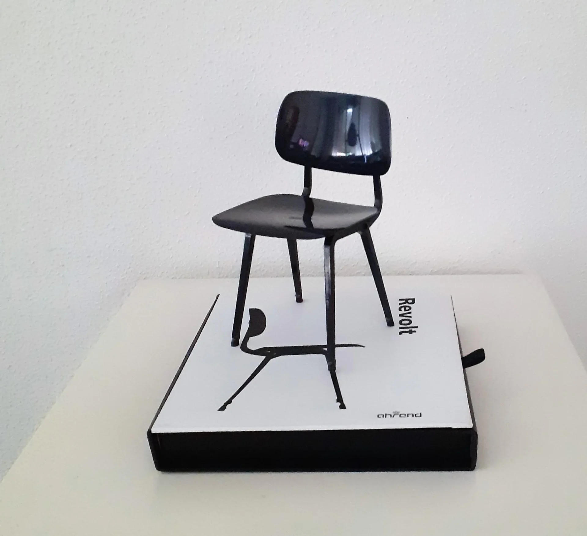Ahrend Revolt Stoel Zwart Miniatuur