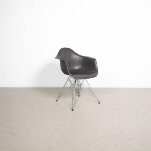 Vitra Eames DAR Stoel Donkergrijs Kunststof - Chroom