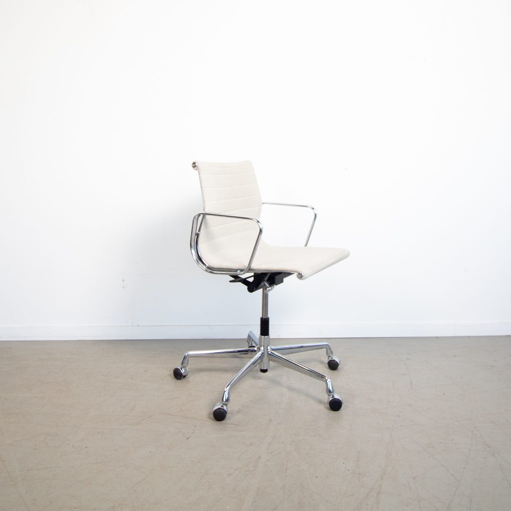 Vitra Eames EA 117 Bureaustoel Wit Hopsak - Chroom